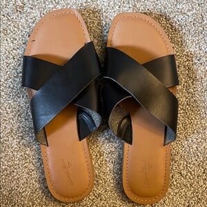 Universal Thread Black and Brown Cross-Strap Sandals